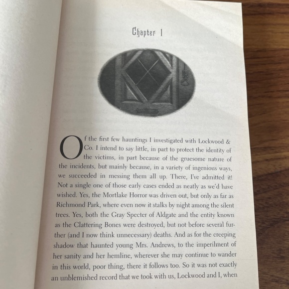 “The Screaming Staircase” book by Jonathan Stroud - Picture 4 of 4